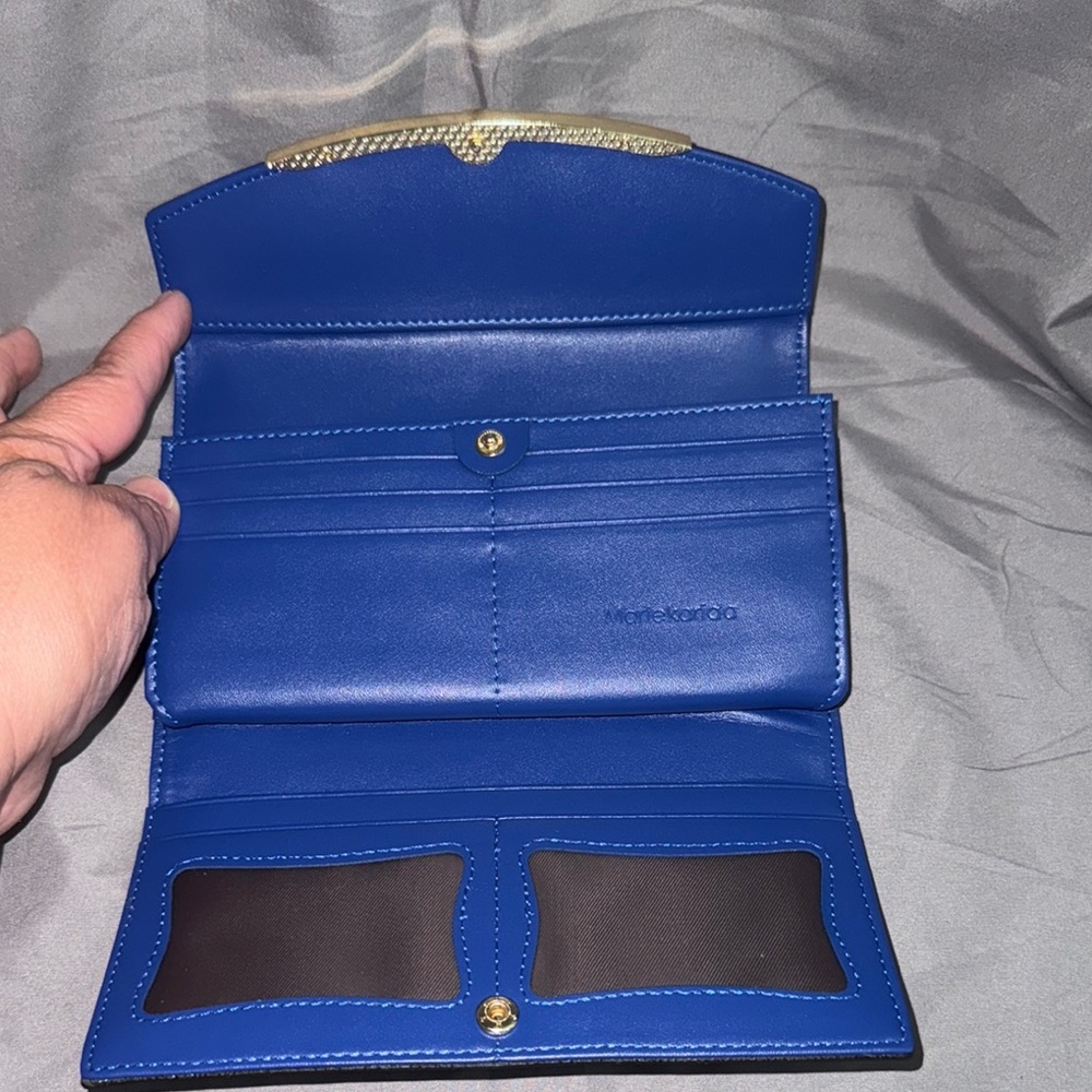 Marlekarida Elegant Blue Wallet with Gold Accent - Picture 3 of 15